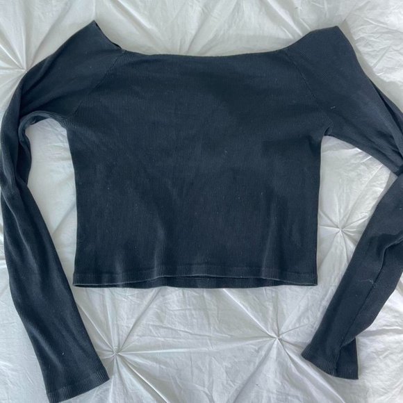 RARE Brandy Melville Mayson Off the Shoulder Black Top - Picture 1 of 3